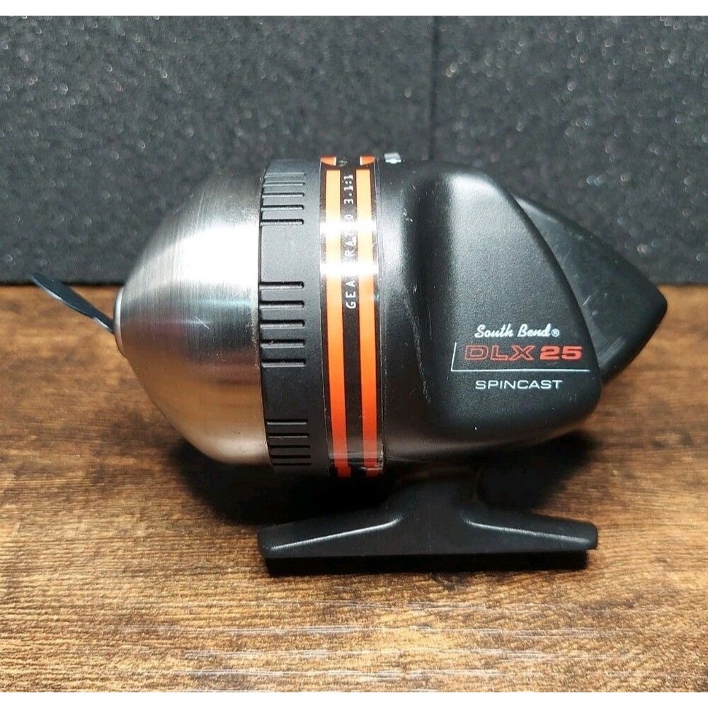 South Bend DLX 25 Spin Cast Fishing Reel Line Capacity 8 Lbs/70 Yards